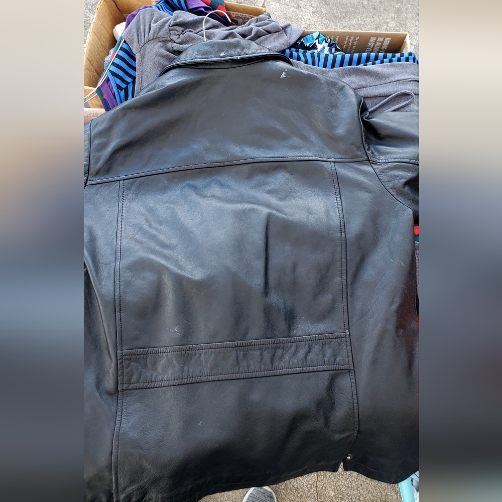Leather jacket - Picture 6 of 7
